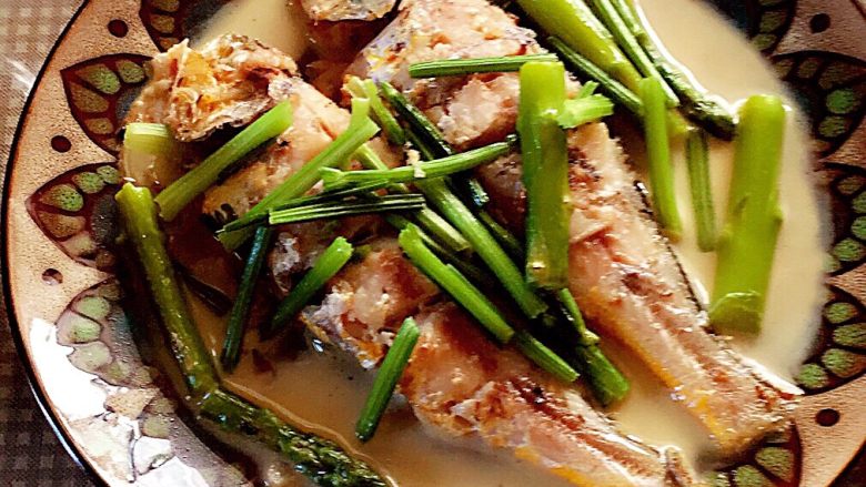 早餐,小黄<a style='color:red;display:inline-block;' href='/shicai/ 401'>鱼</a>烧芦笋