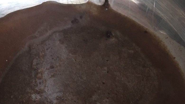 巧克力吐司面包,不停地搅拌,小火加热至有粘性