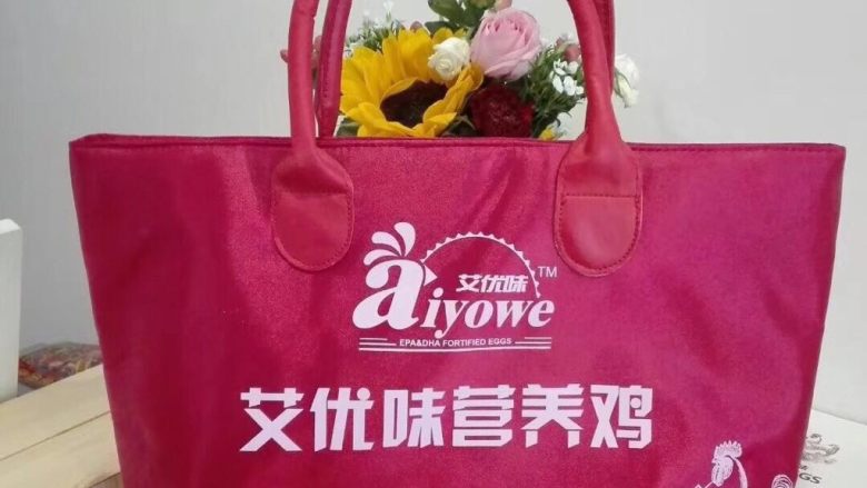 原汁原味的南方鸡汤,鸡汤选材很重要,一定要口感鲜美的老母鸡,艾优味营养鸡很不错!