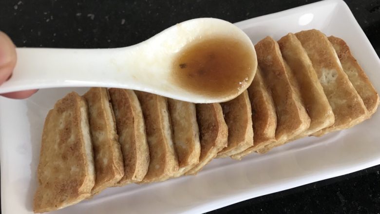 脆皮豆腐~苹果酱版,然后淋在豆腐上面