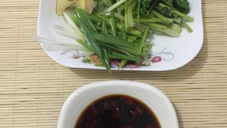 红烧带鱼,带鱼清洗干净!配料准备好备用