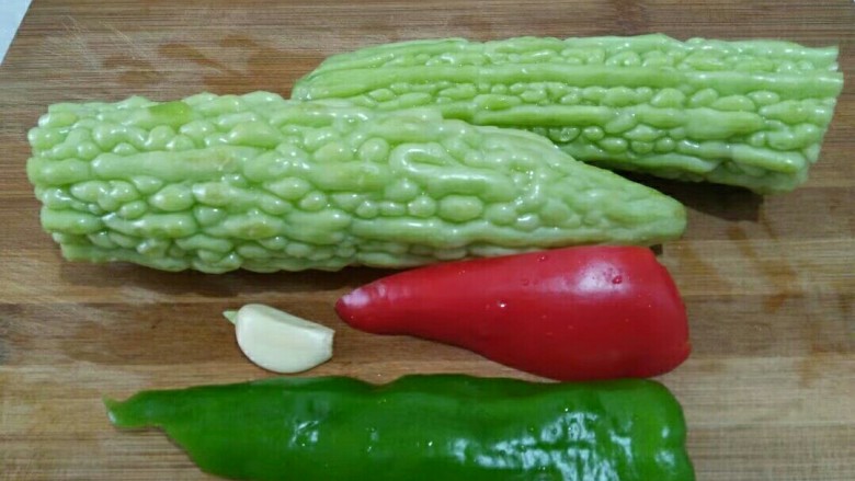 双椒炒苦瓜,所有食材