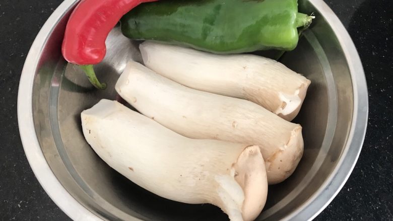 蚝油杏鲍菇,材料准备如⬆️,各冲洗干净