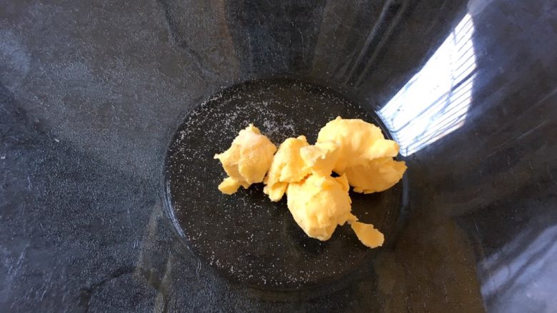 玩嗨万圣节+巫女手指饼干,将黄油温室软化,至手捏起来无阻碍就好了
