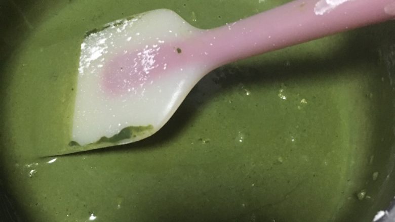 抹茶牛奶酱,继续搅拌均匀,离火