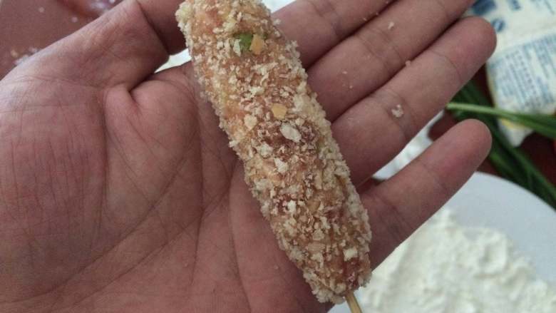 蒲棒羊肉,我这个用量共分成10份，取一份在两手之间来回摔打，再整理成如图的样子