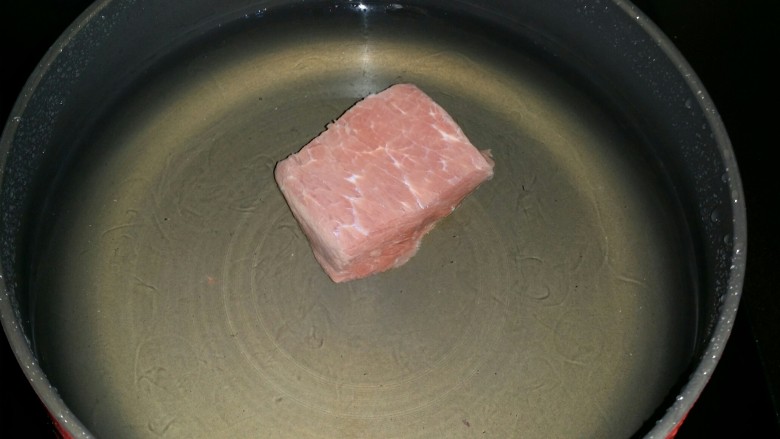 辅食：牛肉豆腐粥,<a style='color:red;display:inline-block;' href='/shicai/ 216'>牛肉</a>开水去血。