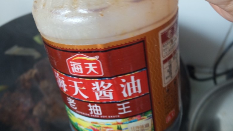 东北菜之脊骨炖豆角,一勺<a style='color:red;display:inline-block;' href='/shicai/ 762'>老抽</a>