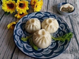 萝卜缨牛肉包子