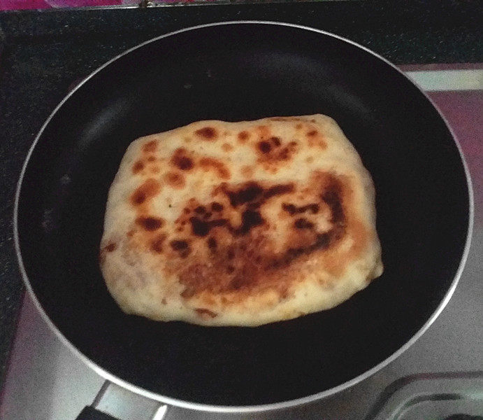 #中式点心#千层肉饼,约8~9分钟后翻面,加盖继续