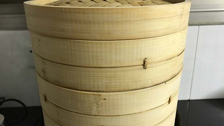 #中式点心#贝壳花卷,入蒸锅,蒸12-15分钟即可。