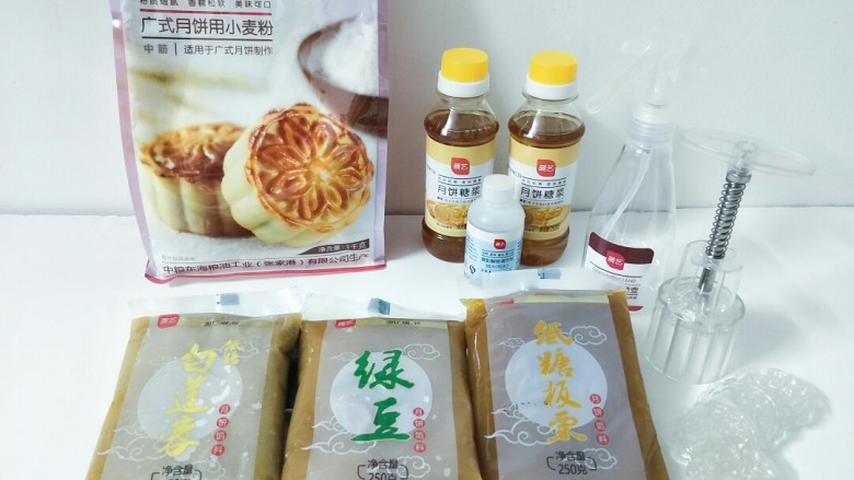 广式月饼,以上饼皮材料,按皮20克、馅30克做出来16个左右,所以馅需要480克哦!