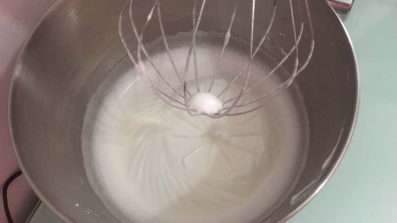 Fluff棉花糖戚风蛋糕,最后再高档搅打30秒,一共用了2分30秒