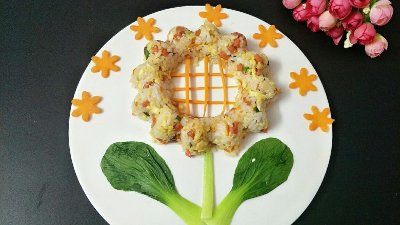 幸福的像花儿一样(宝宝餐),中间再切几根胡萝卜丝装饰