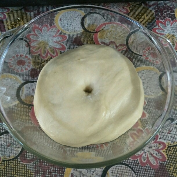 抹茶蜜豆吐司,两个面团分别发酵两倍大,用手戳个洞不回缩即可