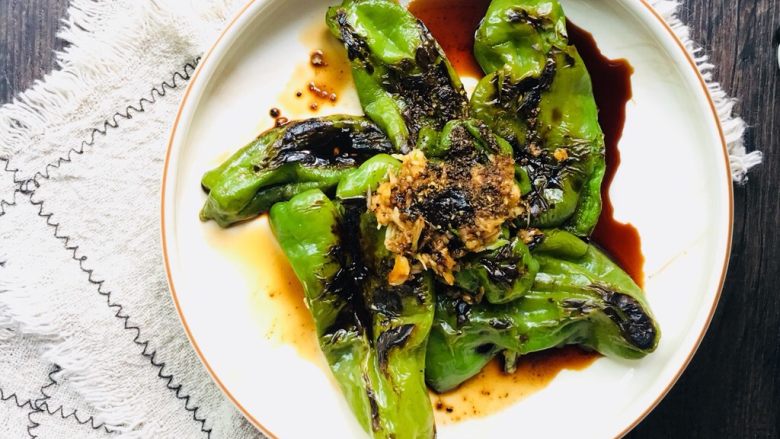 虎皮青椒,香甜微辣、清肠开胃,健脾养颜的下饭菜。