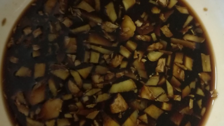 清蒸大闸蟹,加入调料准备蘸料,这个就根据个人口味了。