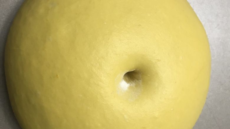花朵南瓜包~南瓜面团南瓜馅儿,发酵到差不多两倍大,戳洞不回弹不塌陷即发酵完成。