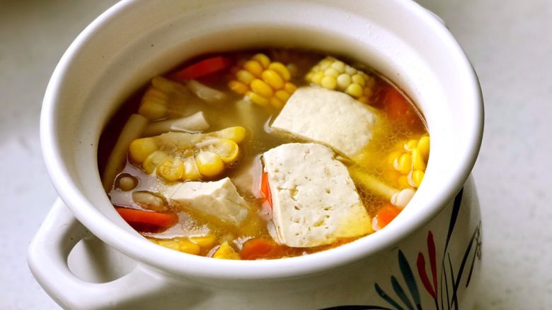 暖心排骨汤,20分钟过后,共计用时1小时的排骨汤完成了;