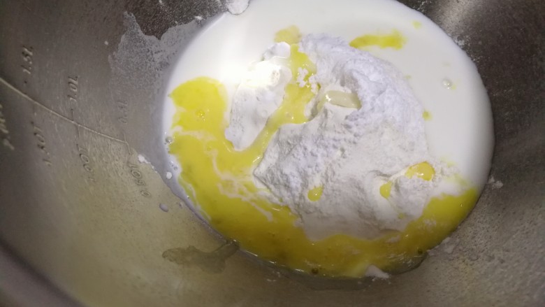 中式点心+老婆饼,到入一勺,全蛋液。