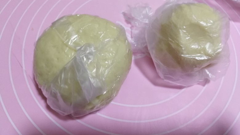 中式点心+老婆饼,揉好的面团用保鲜袋装好,省25分钟。