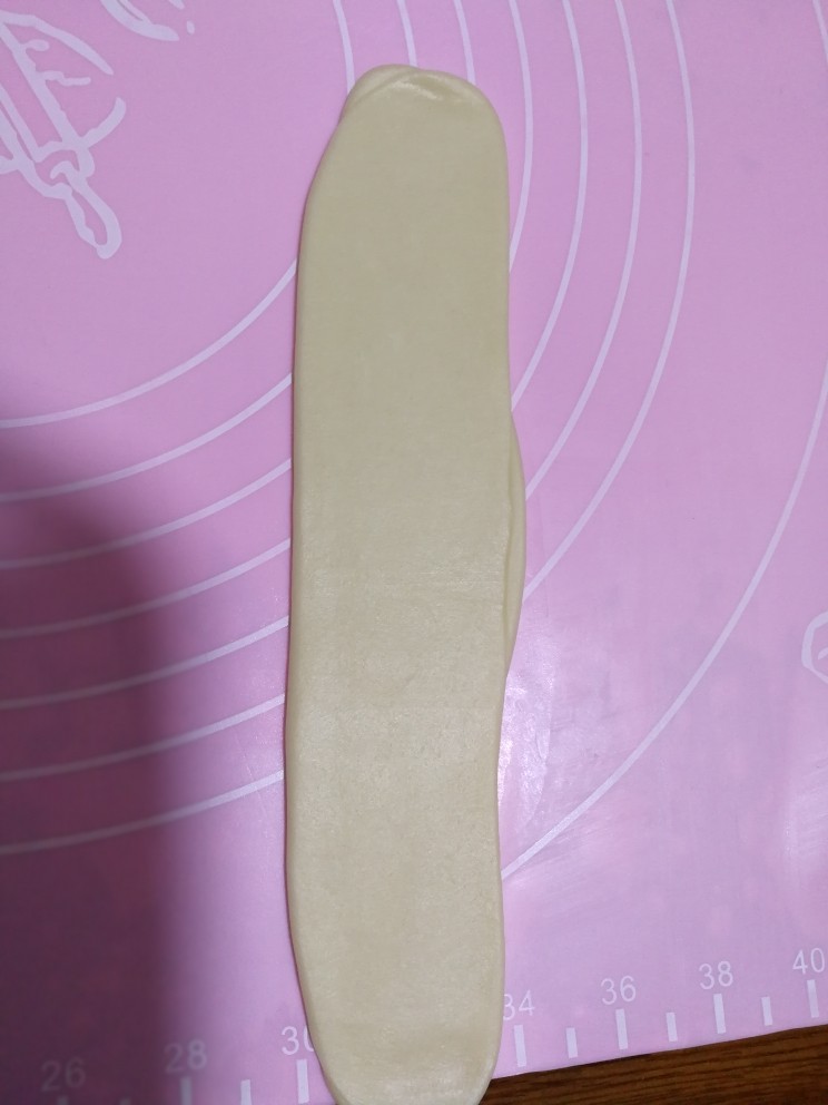 中式点心+老婆饼,十分钟后拿出来,再赶成长一些的长条。