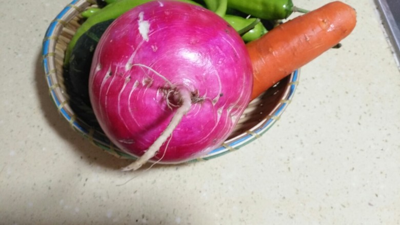 纯素自己腌制辣白菜,头天晚上把菜全部洗净晾干水份