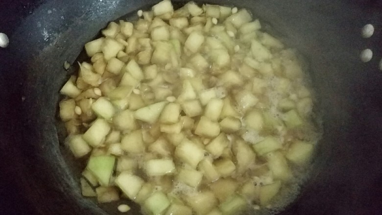 冬瓜茶,开始煮冬瓜,先以大火煮至沸腾