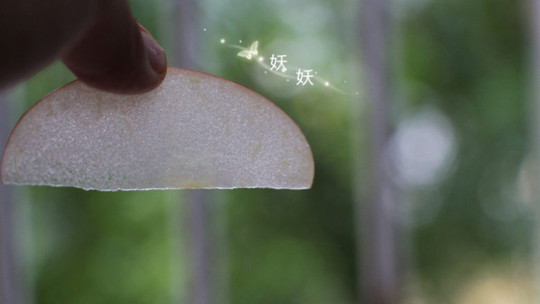 香脆苹果片,切成均匀的薄片,尽量切薄点,如果切厚吃起来也好,就是中间会有稍微的肉感。