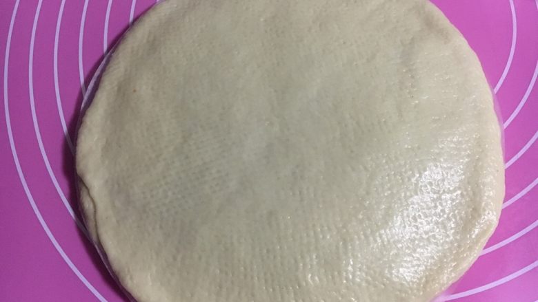 网纹果酱夹心面包,把最后1个100克面团擀开,再覆盖上
