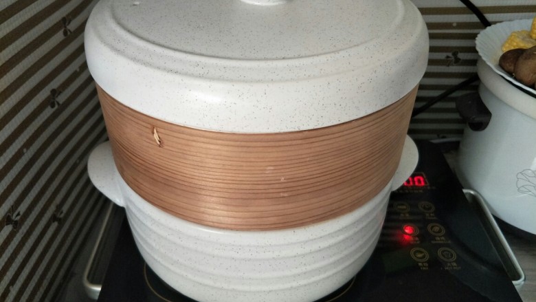 粉蒸五花肉,大火蒸30分钟左右