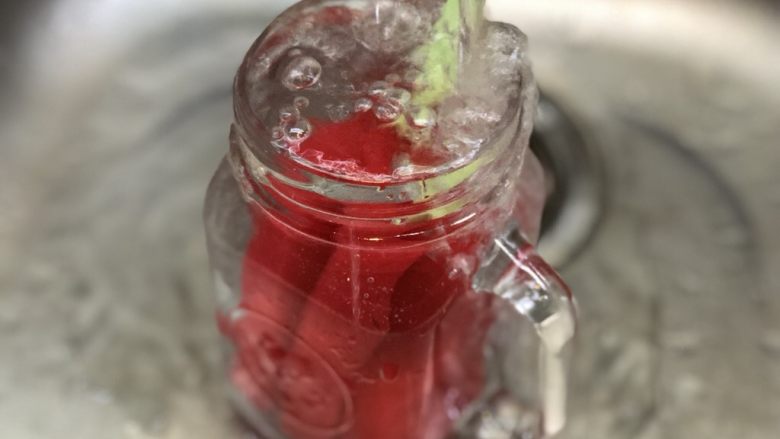 香蜜果饮,杯子洗净,开水消毒备用