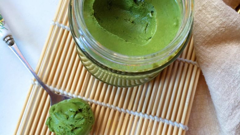 抹茶牛奶酱,吃的时候用干净的勺子挖出来,其余的盖紧盖子继续冷藏