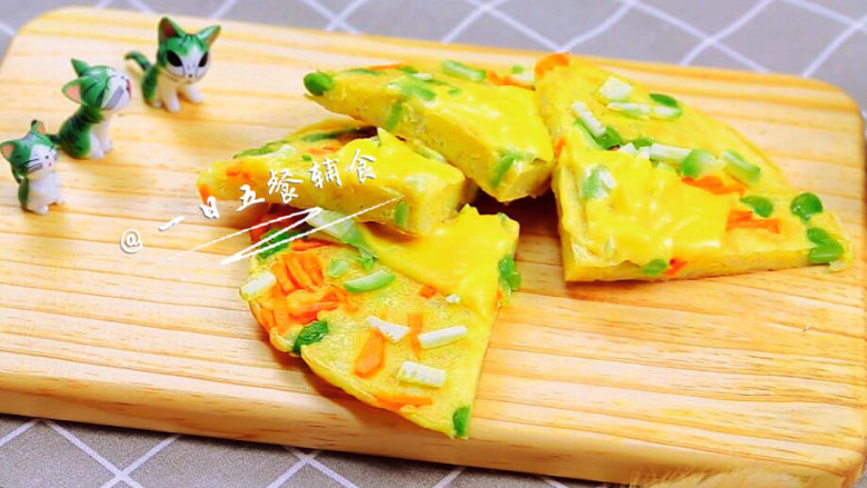 蔬菜奶酪米饭煎饼 宝宝辅食,鸡蛋+毛豆+西葫芦+胡萝卜,好诱人,饱腹感很强。做早餐,做加餐都可以。