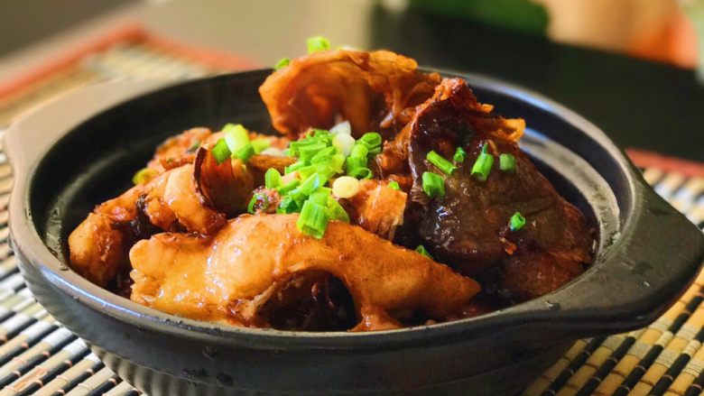姜葱爆鲈鱼,鱼肉细嫩、鲜美,略带一丝丝酸甜口味……咽口水了🤤🤤🤤