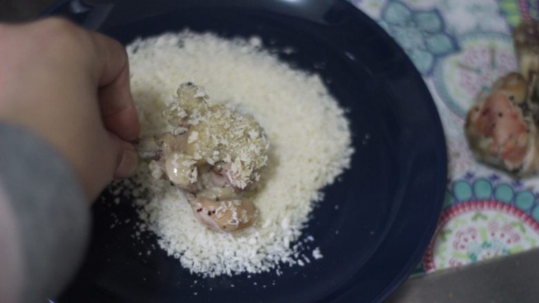 蒜香棒槌鸡,朋友圈专用!,再在面包糠上滚一圈