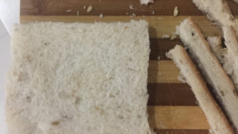 虾仁土司卷,面包边切掉