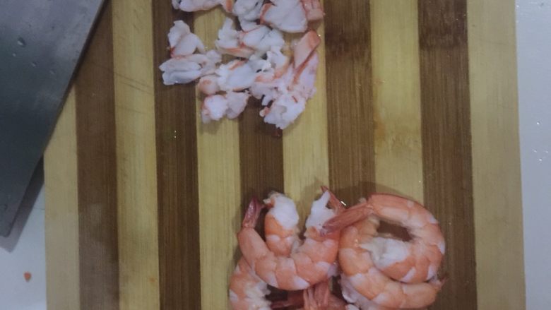 虾仁土司卷,<a style='color:red;display:inline-block;' href='/shicai/ 287'>虾仁</a>切碎