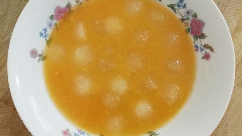 水晶葡萄,冬瓜球里加入<a style='color:red;display:inline-block;' href='/shicai/ 10588'>糖</a>,倒入橙汁,让橙汁淹没冬瓜球上色8小时