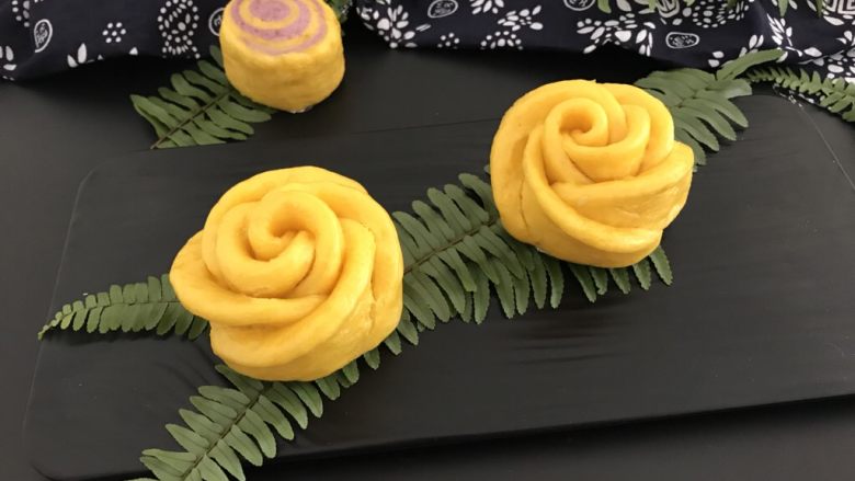 中式点心~玫瑰花馒头(南瓜版),出锅,美美滴!
自己做放心任性吃饱!
