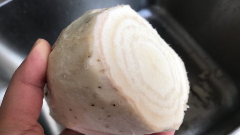 椰子粉葛煲老鸡~秋季滋养汤汤,粉葛去皮