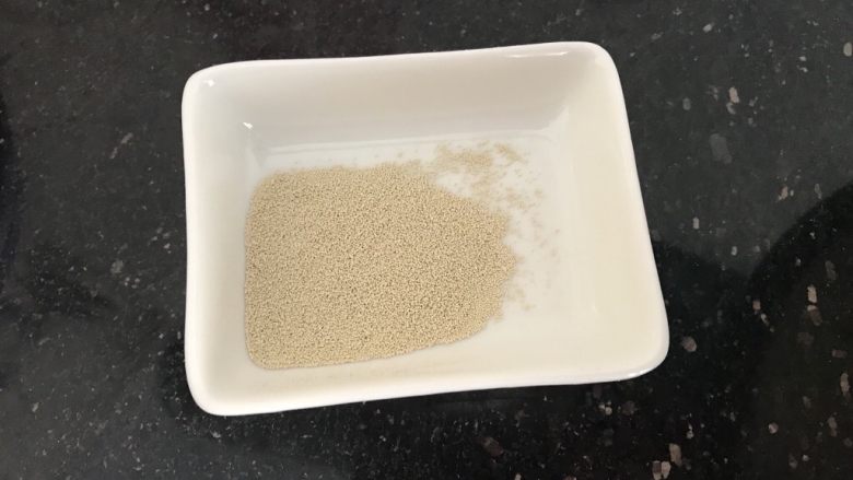 中式点心~猪肉香菇木耳粉丝包,酵母粉