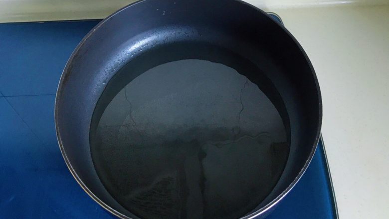 圆菜捞粉丝,热锅冷油,油可以适当多一点