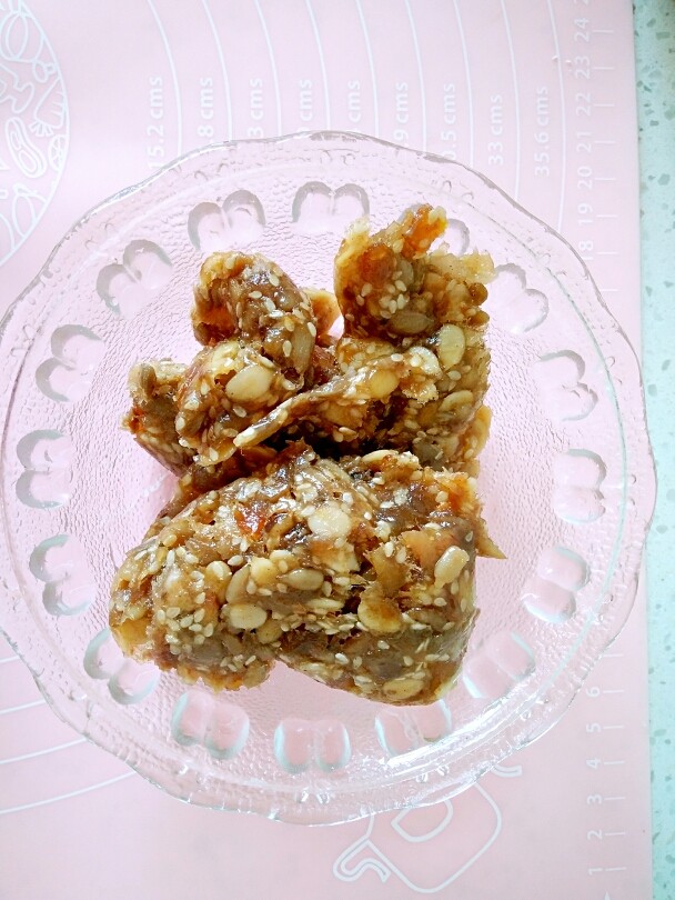 中式点心+月饼“蒸”的好吃!,准备200克的叉烧五仁馅