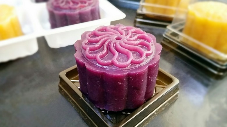 中式点心+月饼“蒸”的好吃!,月饼放凉后打包放入冰箱冷藏过后口感更佳哦!