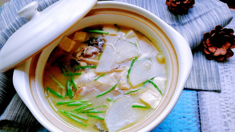 豆腐萝卜鱼头汤,成品图!