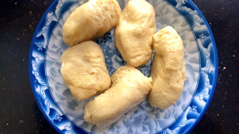 黑酱油+健康素食菜~炒面筋,准备面筋5个