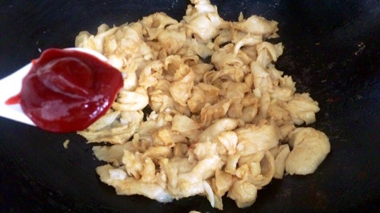 黑酱油+健康素食菜~炒面筋,一勺番茄酱