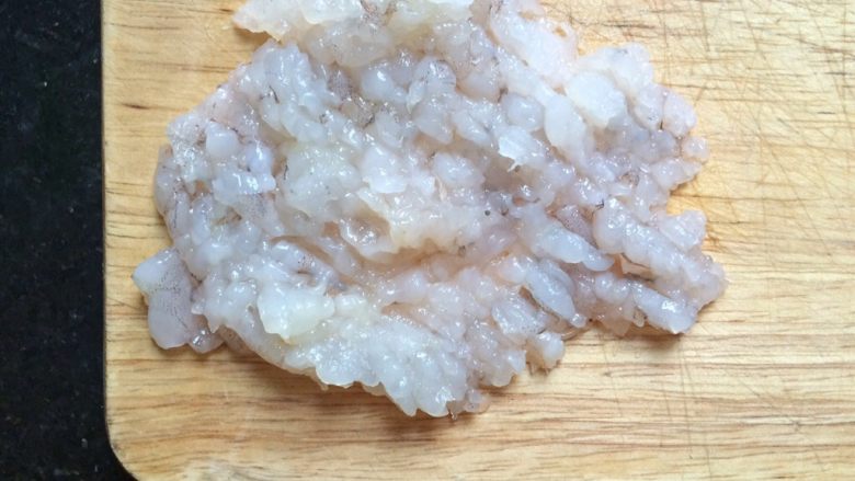 虾仁葱花饼,虾去壳,去虾线,剁成虾末