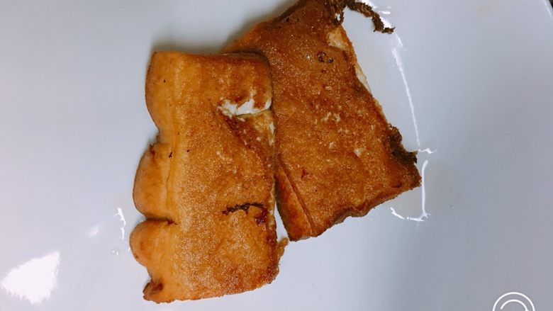 红烧鲤鱼,炸好的豆腐,漂亮吧
